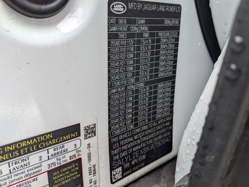 Used 2019 Land Rover Range Rover Velar R-Dynamic SE image 15