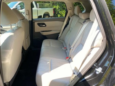 Used 2024 Nissan Rogue SV FWD image 9