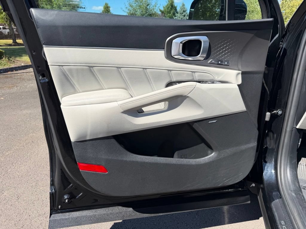 Used 2023 Kia Sorento SX Prestige w/ Panoramic Sunroof Package AWD/4WD image 11