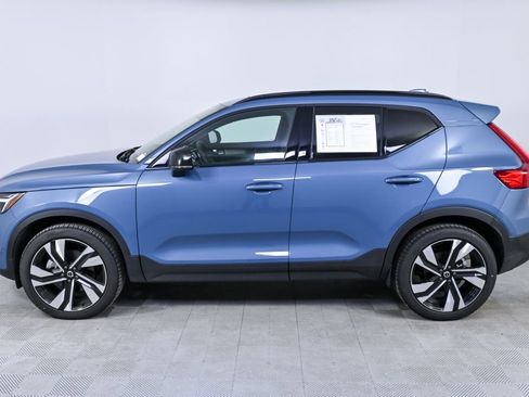 Certified 2025 Volvo XC40 B5 Plus image 2