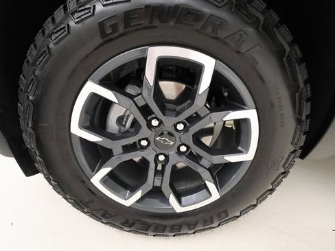 Used 2025 Chevrolet Equinox ACTIV w/ Safety and Technology Package image 6