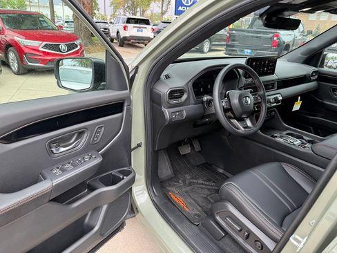 Certified 2026 Honda Pilot TrailSport image 11