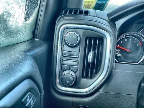 Used 2021 Chevrolet Silverado 1500 LT Trail Boss w/ Convenience Package II image 17