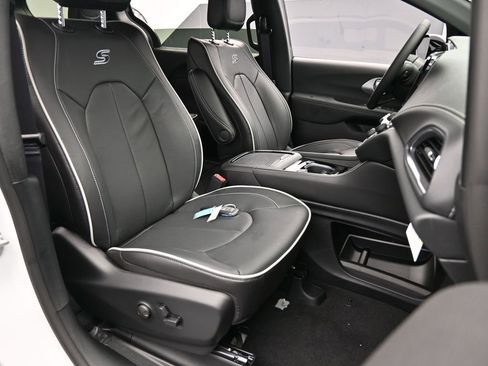 New 2026 Chrysler Pacifica Limited w/ S Appearance Package image 40