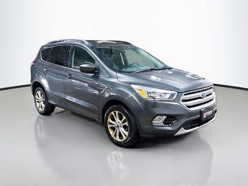 Used 2018 Ford Escape SE FWD image 3