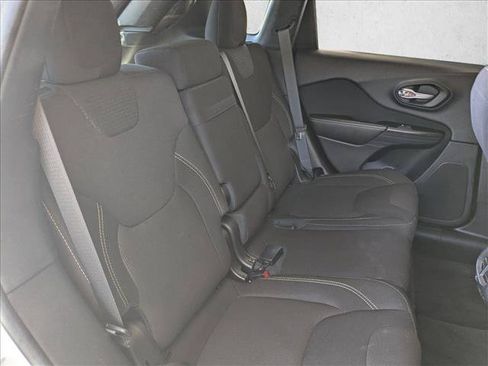 Used 2016 Jeep Cherokee Latitude FWD image 20