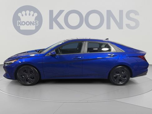Used 2023 Hyundai Elantra SEL w/ Cargo Package FWD image 2