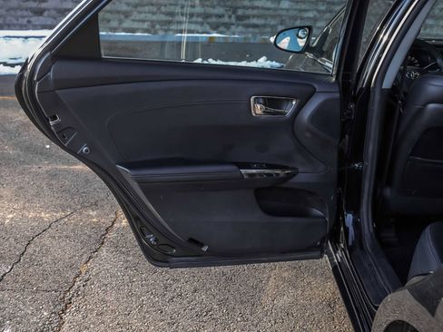 Used 2016 Toyota Avalon XLE image 19