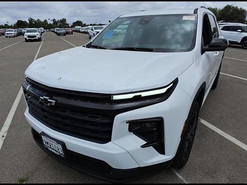 Used 2024 Chevrolet Traverse LT w/ Midnight/Sport Edition FWD image 3
