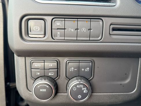 Certified 2024 Chevrolet Suburban LT image 9