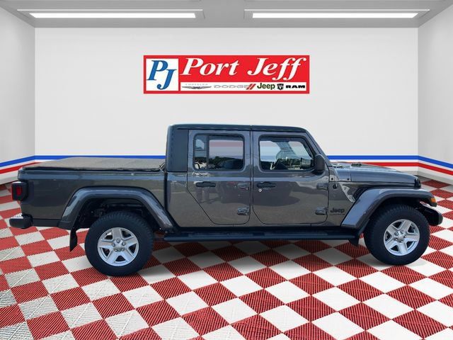 Certified 2021 Jeep Gladiator Sport AWD/4WD image 3