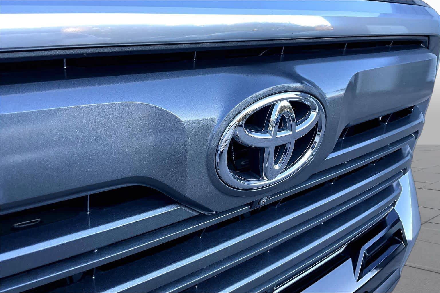 Certified 2025 Toyota Tundra Limited AWD/4WD image 28