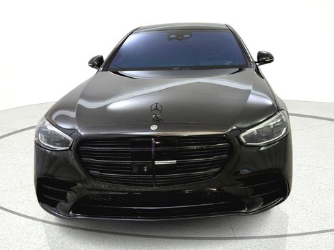 Used 2022 Mercedes-Benz S 500 4MATIC w/ AMG Line Package image 2