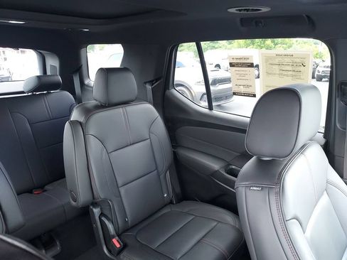 Used 2023 Chevrolet Traverse RS AWD/4WD image 14