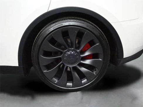 Used 2025 Tesla Model Y Performance image 10