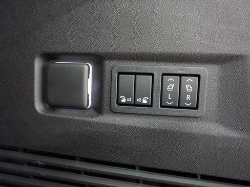 Used 2021 Chevrolet Tahoe Premier w/ Premium Package image 22