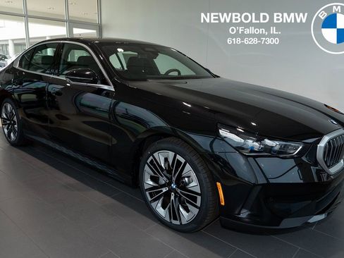 Used 2026 BMW 530i xDrive w/ Premium Package AWD/4WD image 1
