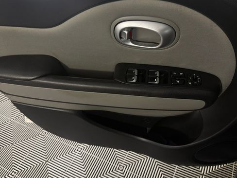 Used 2019 Kia Soul FWD image 22