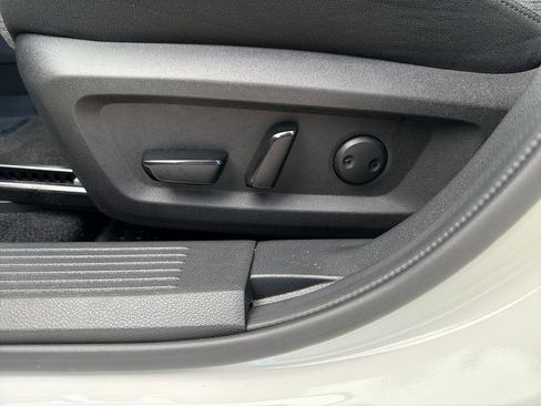 Used 2023 Nissan Rogue SV FWD image 15