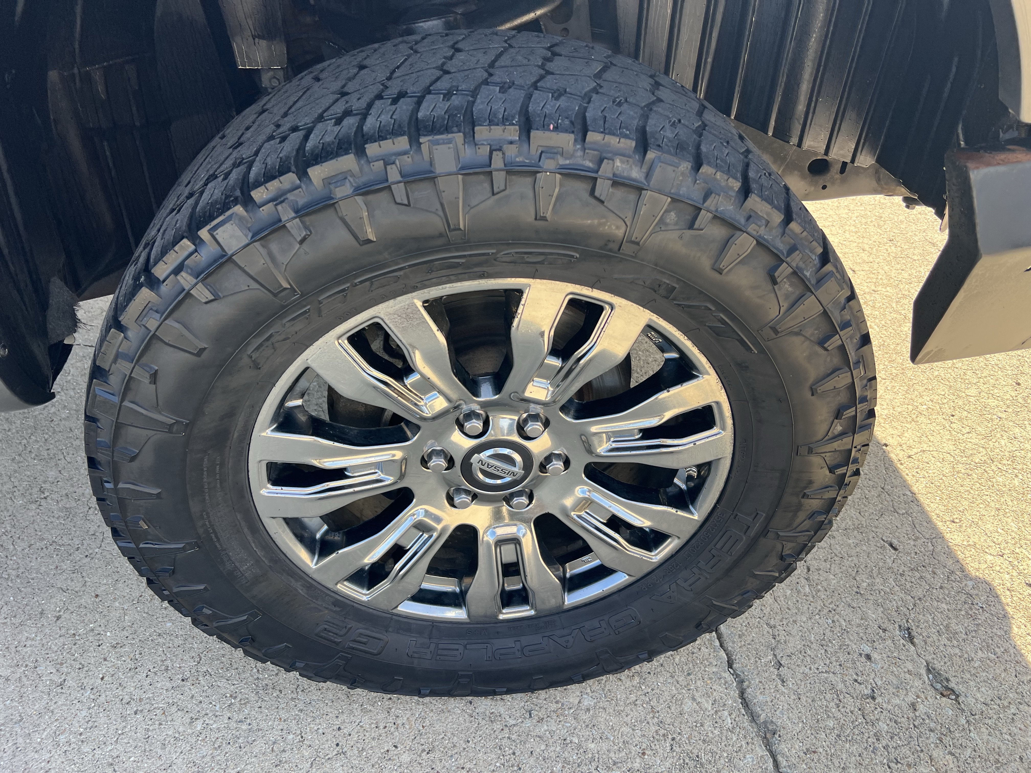 Used 2019 Nissan Titan PRO-4X AWD/4WD image 2