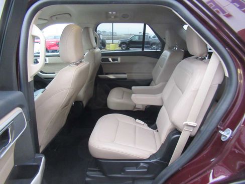 Used 2022 Ford Explorer XLT w/ Equipment Group 202A image 15