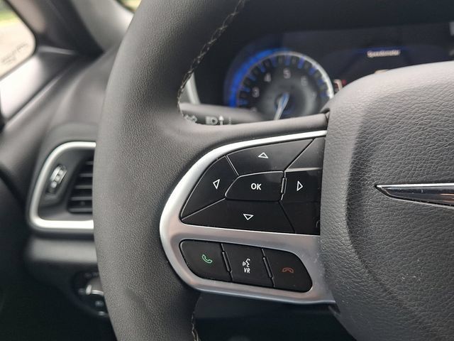 Used 2025 Chrysler Pacifica Select FWD image 20