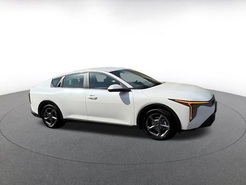 Used 2025 Kia K4 FWD image 2