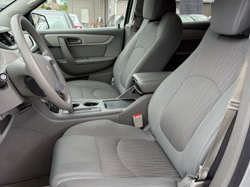 Used 2017 Chevrolet Traverse LS FWD image 8
