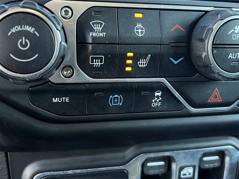 Used 2022 Jeep Wrangler Unlimited Rubicon 4xe w/ Cold Weather Group image 20