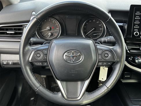 Used 2024 Toyota Camry SE image 11