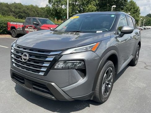 Used 2024 Nissan Rogue SV FWD image 2