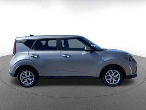 Used 2025 Kia Soul LX w/ LX Technology Package image 16