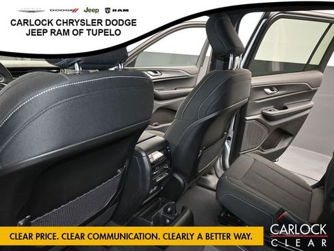 Used 2025 Jeep Grand Cherokee L Laredo image 30