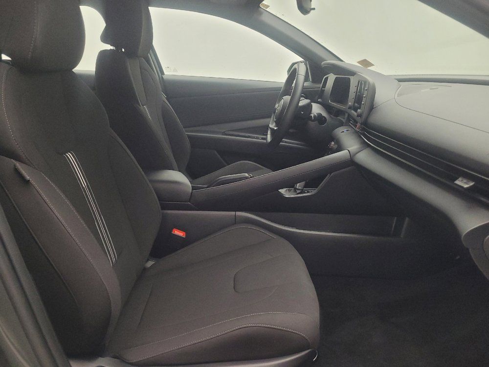 Used 2025 Hyundai Elantra Sport FWD image 21