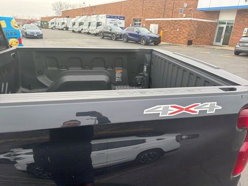 Used 2022 Chevrolet Silverado 1500 LT image 3