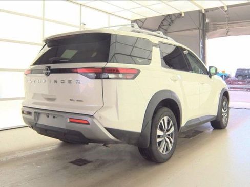 Used 2023 Nissan Pathfinder SL image 3
