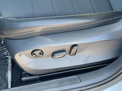 Used 2023 Volkswagen Taos SE image 11