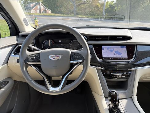 Used 2023 Cadillac XT6 Premium Luxury w/ LPO, Floor Liner Package AWD/4WD image 13
