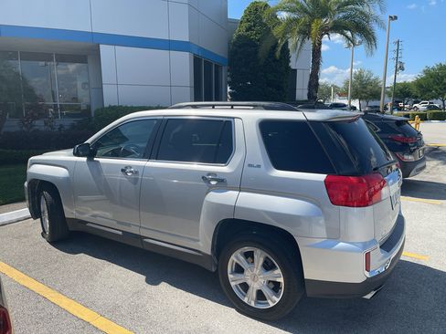 Used 2016 GMC Terrain SLE w/ Chrome Edition image 3