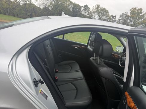 Used 2009 Mercedes-Benz E 350 4MATIC Sedan image 12