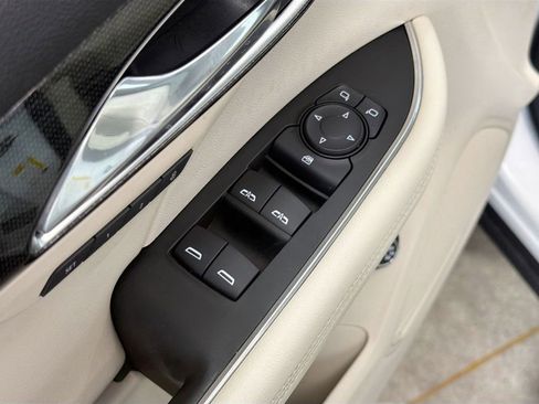 Used 2021 Buick Envision Essence FWD image 19