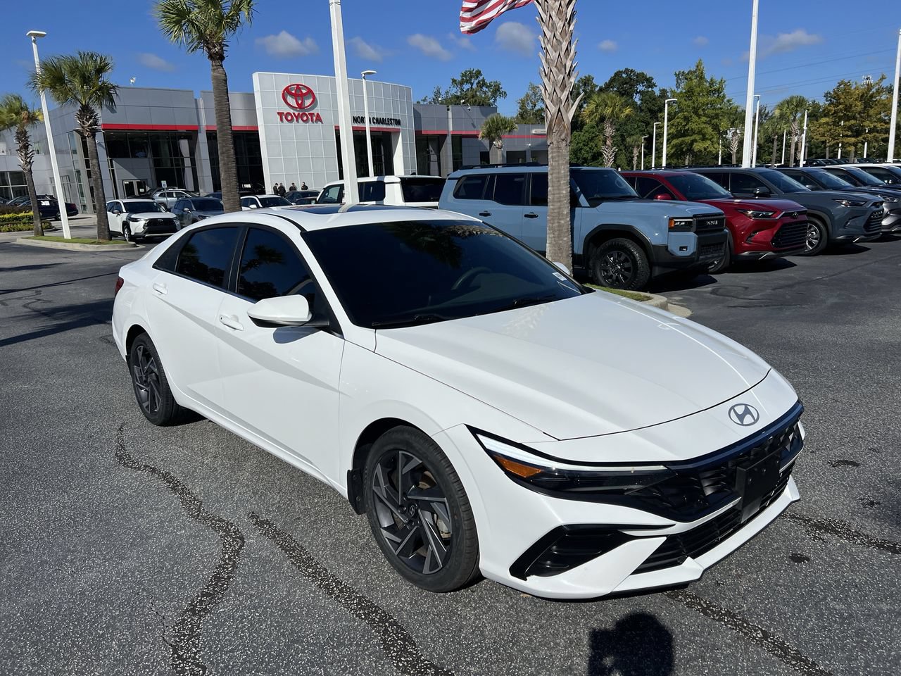 Used 2024 Hyundai Elantra SEL w/ Convenience Package FWD image 2
