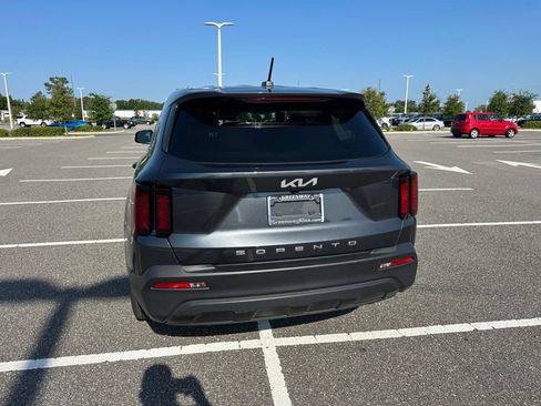 Certified 2022 Kia Sorento LX FWD image 7