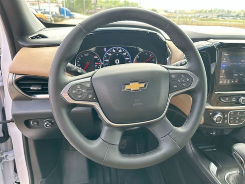 Used 2023 Chevrolet Traverse Premier image 14