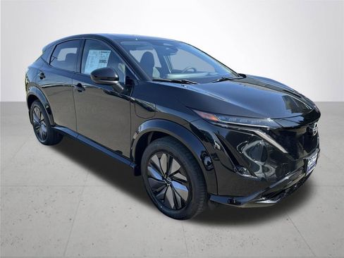 Used 2025 Nissan Ariya AWD image 5