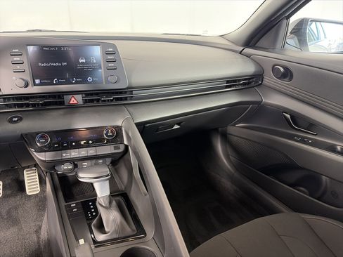 Certified 2025 Hyundai Elantra Sport FWD image 4