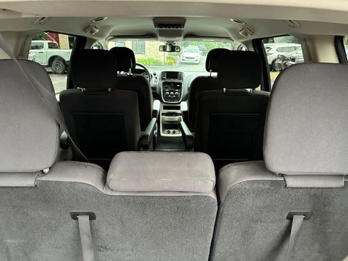 Used 2019 Dodge Grand Caravan SE FWD image 10