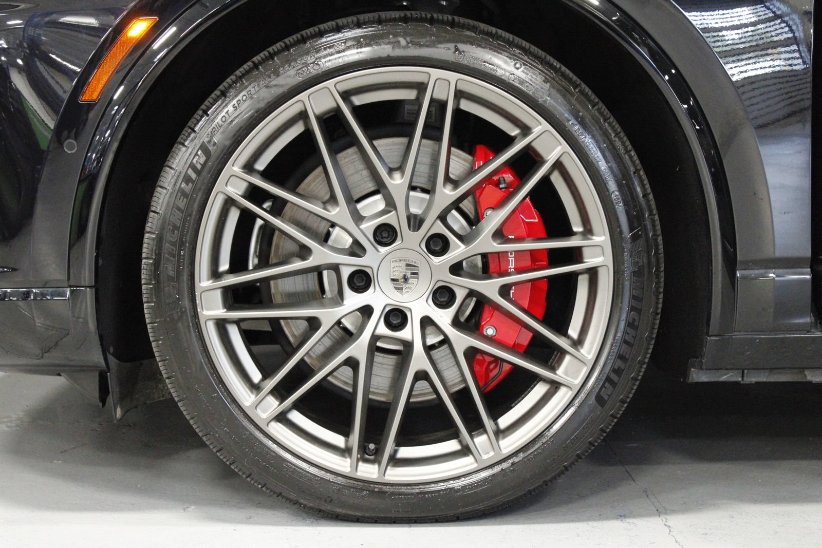 Certified 2025 Porsche Macan Turbo Electric AWD/4WD image 11