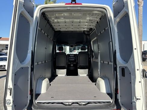 Used 2025 Mercedes-Benz Sprinter 2500 image 13