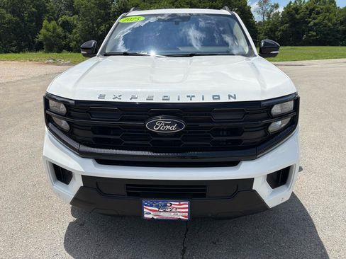Used 2025 Ford Expedition Active AWD/4WD image 8